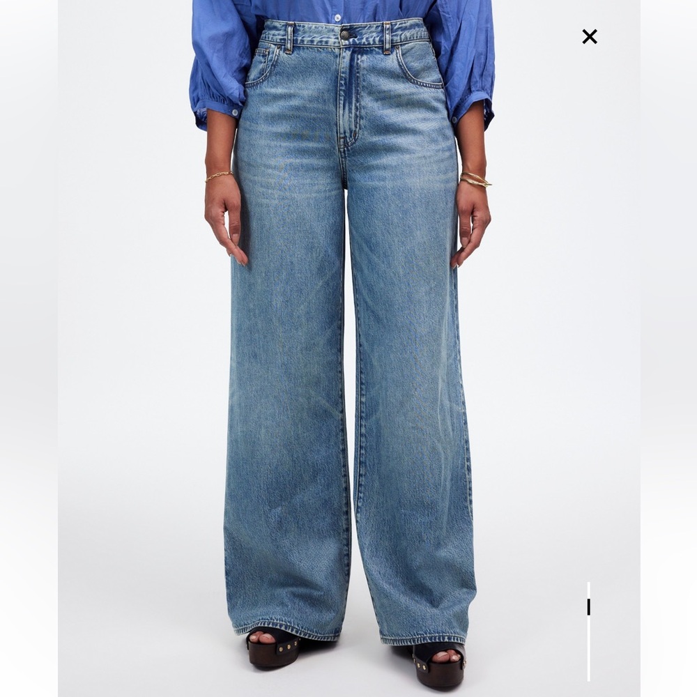 Curvy Superwide-Leg Jeans in Billings Wash: Airy Denim Edition - Picture 4 of 5